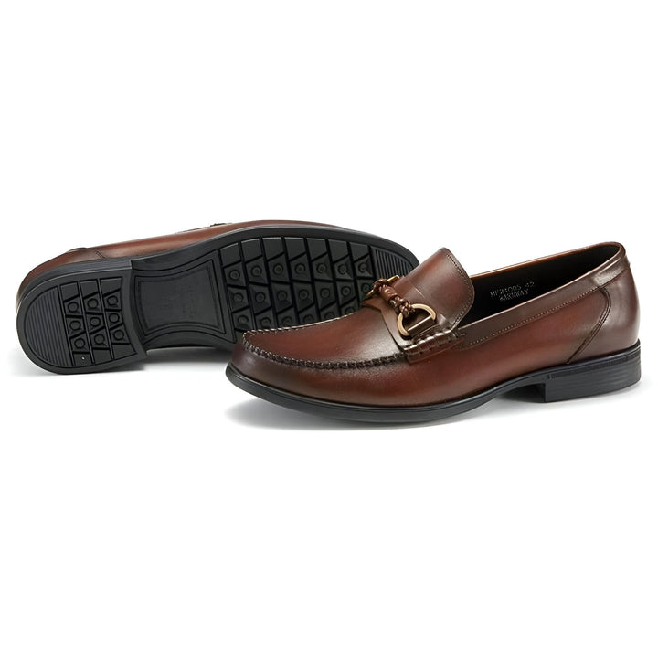 Mocassins homme en cuir marron avec boucle dorée. Semelles antidérapantes. Chaussures élégantes pour un look soigné., 45286723027125,45286723059893,45286723092661,45286723125429,45286723158197,45286723190965,45286723223733,45286723256501,45286723289269,45286723322037,45286723354805,45286723387573,45286723420341,45286723453109