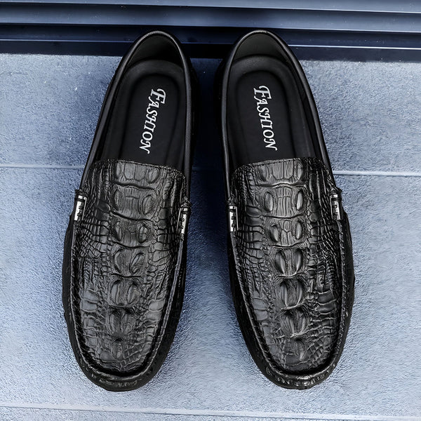 Paire de mocassins noirs en cuir gaufré imitation crocodile, marque "FASHION" imprimée à l'intérieur. Style élégant et moderne., 45287140262069,45287140294837,45287140327605,45287140360373,45287140393141,45287140425909,45287140458677,45287140491445,45287140524213,45287140556981,45287140589749,45287140622517,45287140655285,45287140688053,45287140720821,45287140753589,45287140786357,45287140819125,45287140851893,45287140884661,45287140917429