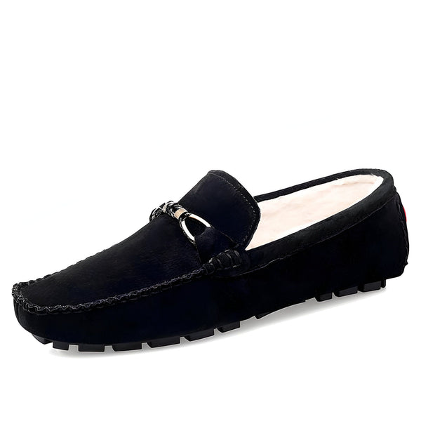Mocassin homme noir en daim avec doublure en fourrure et ornement métallique. Chaussures élégantes et confortables., 45286813466805,45286813499573,45286813532341,45286813565109,45286813597877,45286813630645,45286813663413,45286813696181,45286813728949,45286813761717,45286813794485,45286813827253,45286813860021,45286813892789,45286813925557,45286813958325,45286813991093,45286814023861,45286814056629,45286814089397,45286814122165,45286814154933,45286814187701,45286814220469