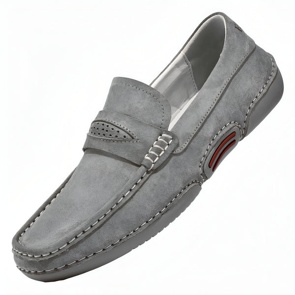 Mocassin gris en daim, élégant et confortable. Chaussure décontractée avec couture blanche apparente. Idéal pour un look tendance et relax., 45286805405877,45286805438645,45286805471413,45286805504181,45286805536949,45286805569717,45286805602485,45286805635253