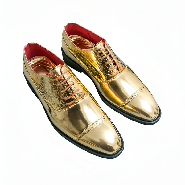 Paire de chaussures habillées pour homme, dorées brillantes avec lacets marron. Style richelieu avec motif écaille sur le côté. Intérieur rouge. Chaussures élégantes et originales., 45286821167285,45286821200053,45286821232821,45286821265589,45286821298357,45286821331125,45286821363893