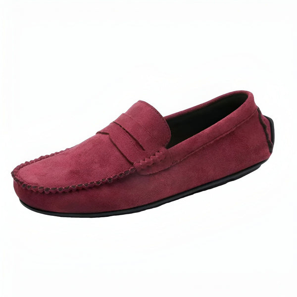 Mocassin rouge bordeaux en daim avec semelle noire, style décontracté et élégant pour homme. Chaussure confortable et tendance, idéale pour un look raffiné., 45286732136629,45286732169397,45286732202165,45286732234933,45286732267701,45286732300469,45286732333237,45286732366005,45286732398773,45286732431541,45286732464309,45286732497077,45286732529845,45286732562613