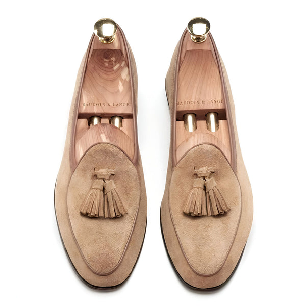 Mocassins à glands beiges Baudoin & Lange avec embauchoirs en bois, vus de dessus. Chaussures élégantes pour hommes., 45287085670581,45287085703349,45287085736117,45287085768885,45287085801653,45287085834421,45287085867189,45287085899957,45287085932725,45287085965493,45287085998261,45287086031029,45287086063797,45287086096565,45287086129333,45287086162101,45287086194869,45287086227637,45287086260405,45287086293173,45287086325941,45287086358709,45287086391477,45287086424245,45287086457013,45287086489781