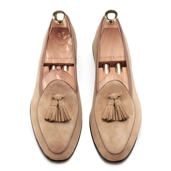 Mocassins à glands beiges Baudoin & Lange avec embauchoirs en bois, vus de dessus. Chaussures élégantes pour hommes., 45287085670581,45287085703349,45287085736117,45287085768885,45287085801653,45287085834421,45287085867189,45287085899957,45287085932725,45287085965493,45287085998261,45287086031029,45287086063797,45287086096565,45287086129333,45287086162101,45287086194869,45287086227637,45287086260405,45287086293173,45287086325941,45287086358709,45287086391477,45287086424245,45287086457013,45287086489781
