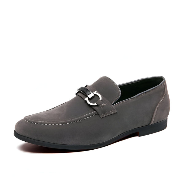 Mocassin homme élégant en daim gris avec boucle métallique. Chaussure de ville confortable, idéale pour un style formel ou décontracté., 45286814286005,45286814318773,45286814351541,45286814384309,45286814417077,45286814449845,45286814482613,45286814515381,45286814548149,45286814580917,45286814613685,45286814646453,45286814679221,45286814711989,45286814744757,45286814777525,45286814810293,45286814843061,45286814875829,45286814908597,45286814941365,45286814974133,45286815006901,45286815039669