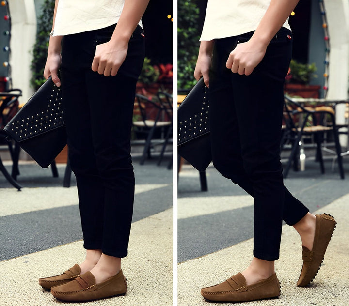 Homme portant un pantalon noir, des mocassins marron et tenant une pochette cloutée. Détails de la tenue masculine, mode décontractée élégante. Style et accessoires pour hommes., 45286874349749,45286874382517,45286874415285,45286874448053,45286874480821,45286874513589,45286874546357,45286874579125,45286874611893,45286874644661,45286874677429,45286874710197,45286874742965,45286874775733,45286874808501,45286874841269,45286874874037,45286874906805,45286874939573,45286874972341,45286875005109,4528687503