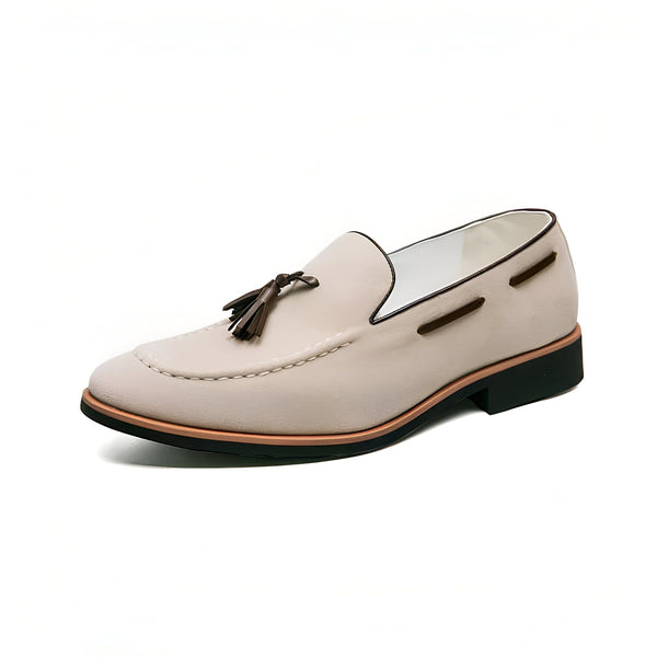Mocassin beige en daim pour homme, avec un gland marron. Chaussure élégante et confortable, idéale pour un look décontracté chic., 45287086948533,45287086981301,45287087014069,45287087046837,45287087079605,45287087112373,45287087145141,45287087177909,45287087210677,45287087243445,45287087276213,45287087308981,45287087341749,45287087374517,45287087407285,45287087440053,45287087472821,45287087505589,45287087538357,45287087571125,45287087603893
