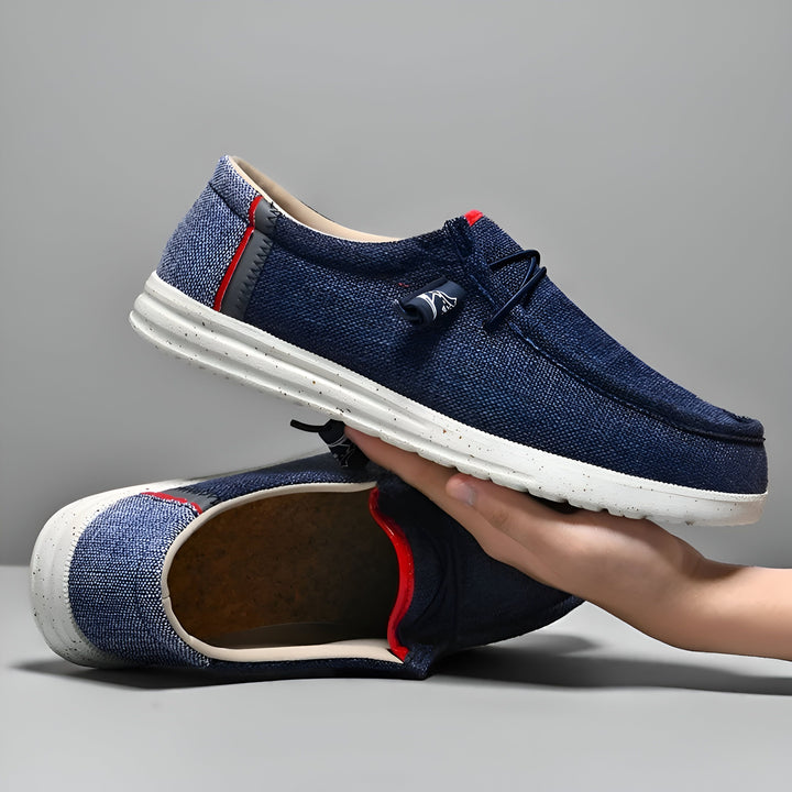 Chaussures bateau décontractées pour hommes en toile bleue avec semelles blanches. Paire de mocassins à enfiler, confortables et élégants. Mode masculine., 45286690422965,45286690455733,45286690488501,45286690521269,45286690554037,45286690586805,45286690619573,45286690652341,45286690685109,45286690717877,45286690750645,45286690783413,45286690816181,45286690848949,45286690881717,45286690914485,45286690947253,45286690980021,45286691012789,45286691045557,45286691078325,45286691111093,45286691143861,4528