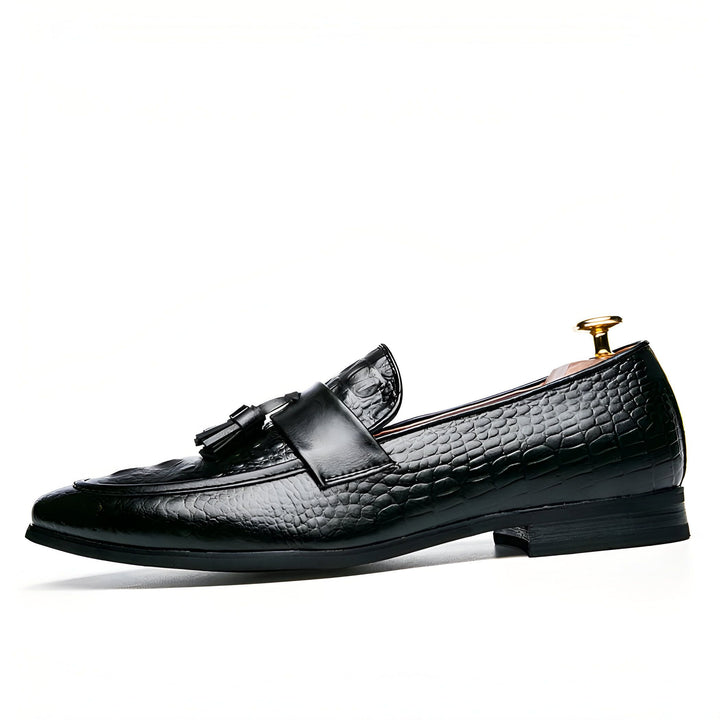 Mocassin noir en cuir avec motif crocodile et glands. Chaussure élégante pour homme., 45286935756981,45286935789749,45286935822517,45286935855285,45286935888053,45286935920821,45286935953589,45286935986357,45286936019125,45286936051893,45286936084661,45286936117429,45286936150197,45286936182965,45286936215733,45286936248501,45286936281269,45286936314037,45286936346805,45286936379573