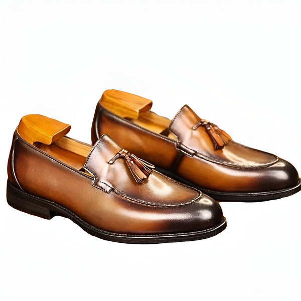 Mocassins en cuir marron brillant avec glands et embauchoirs. Chaussures élégantes pour homme, style classique et sophistiqué. Accessoire de mode masculin., 45286723518645,45286723551413,45286723584181,45286723616949,45286723649717,45286723682485,45286723715253,45286723748021,45286723780789,45286723813557,45286723846325,45286723879093,45286723911861,45286723944629