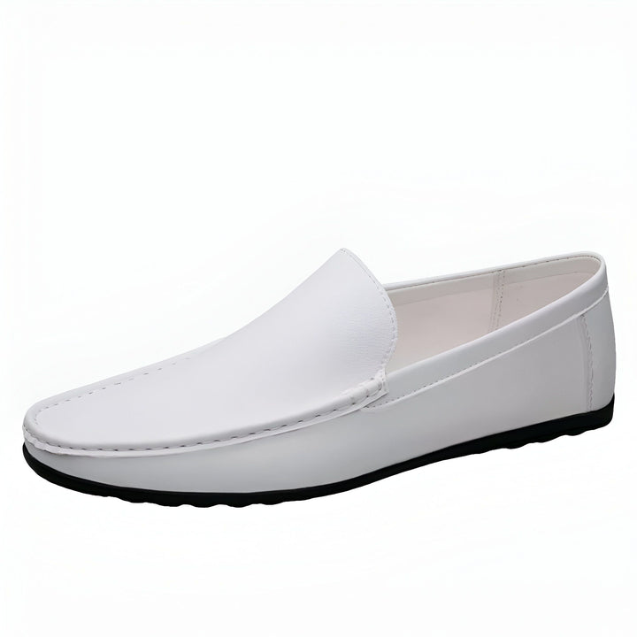 Mocassin blanc pour homme, chaussure décontractée en cuir, élégance et confort. Parfait pour un style estival et sophistiqué. Semelle noire contrastante., 45287127154869,45287127187637,45287127220405,45287127253173,45287127285941,45287127318709,45287127351477,45287127384245,45287127417013,45287127449781,45287127482549,45287127515317,45287127548085,45287127580853,45287127613621,45287127646389,45287127679157,45287127711925,45287127744693,45287127777461