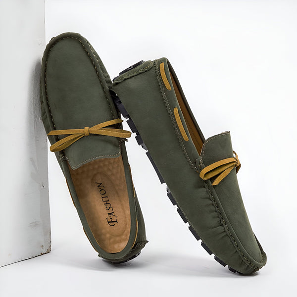 Mocassins pour hommes en daim vert olive avec noeud décoratif. Chaussures décontractées élégantes pour le quotidien., 45286809731253,45286809764021,45286809796789,45286809829557,45286809862325,45286809895093,45286809927861,45286809960629,45286809993397,45286810026165,45286810058933,45286810091701,45286810124469,45286810157237,45286810190005,45286810222773,45286810255541,45286810288309,45286810321077,45286810353845,45286810386613,45286810419381,45286810452149,45286810484917,45286810517685,452868105504