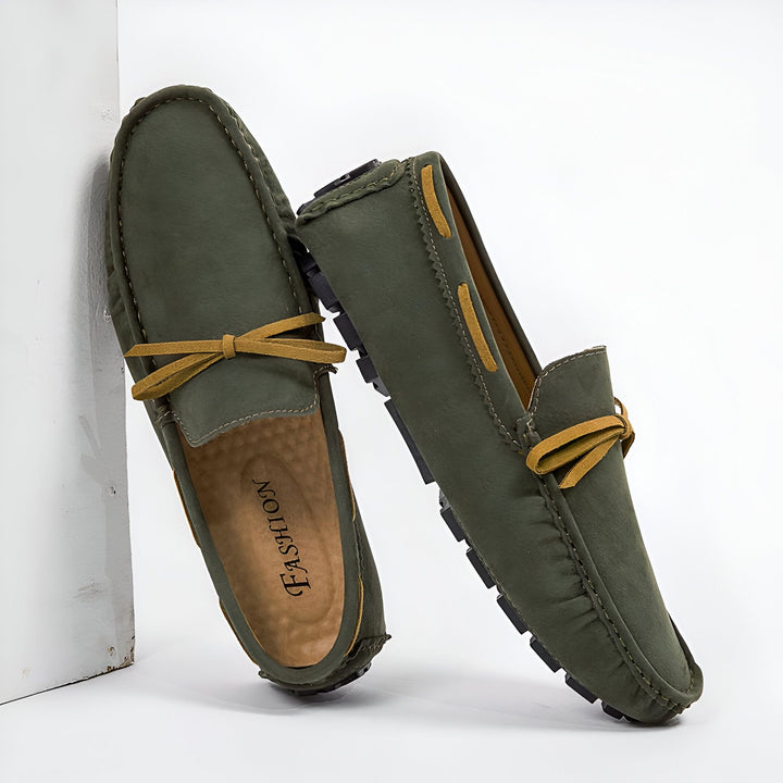 Mocassins pour hommes en daim vert olive avec noeud décoratif. Chaussures décontractées élégantes pour le quotidien., 45286809731253,45286809764021,45286809796789,45286809829557,45286809862325,45286809895093,45286809927861,45286809960629,45286809993397,45286810026165,45286810058933,45286810091701,45286810124469,45286810157237,45286810190005,45286810222773,45286810255541,45286810288309,45286810321077,45286810353845,45286810386613,45286810419381,45286810452149,45286810484917,45286810517685,452868105504