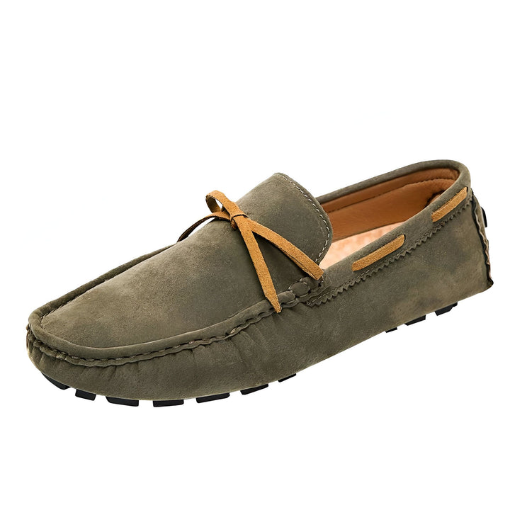 Mocassin homme en daim vert olive avec lacet décoratif marron clair. Chaussure décontractée et élégante, idéale pour un look casual chic. Style classique et confortable., 45286809731253,45286809764021,45286809796789,45286809829557,45286809862325,45286809895093,45286809927861,45286809960629,45286809993397,45286810026165,45286810058933,45286810091701,45286810124469,45286810157237,45286810190005,45286810222773,45286810255541,45286810288309,45286810321077,45286810353845,45286810386613,45286810419381,452