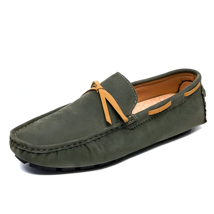 Mocassin homme vert olive en daim avec lacets décoratifs beiges. Chaussures confortables et élégantes pour un look décontracté. Idéal pour le printemps et l'été., 45286809731253,45286809764021,45286809796789,45286809829557,45286809862325,45286809895093,45286809927861,45286809960629,45286809993397,45286810026165,45286810058933,45286810091701,45286810124469,45286810157237,45286810190005,45286810222773,45286810255541,45286810288309,45286810321077,45286810353845,45286810386613,45286810419381,452868104