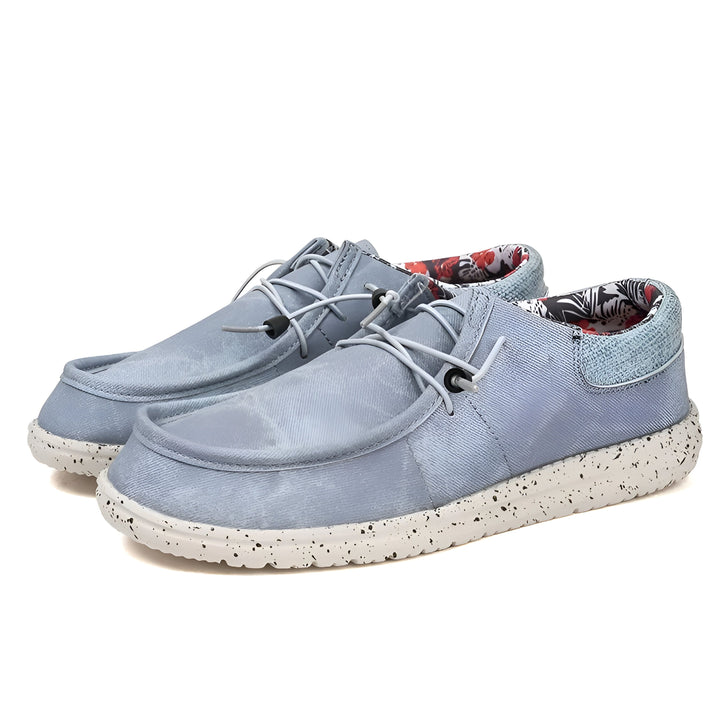 Paire de chaussures décontractées bleu clair en toile avec lacets et semelle mouchetée. L'intérieur est orné de motifs floraux colorés. Idéales pour un look confortable et tendance., 45286671614133,45286671646901,45286671679669,45286671712437,45286671745205,45286671777973,45286671810741,45286671843509,45286671876277,45286671909045,45286671941813,45286671974581,45286672007349,45286672040117,45286672072885,45286672105653,45286672138421,45286672171189,45286672203957,45286672236725,45286672269493,45286