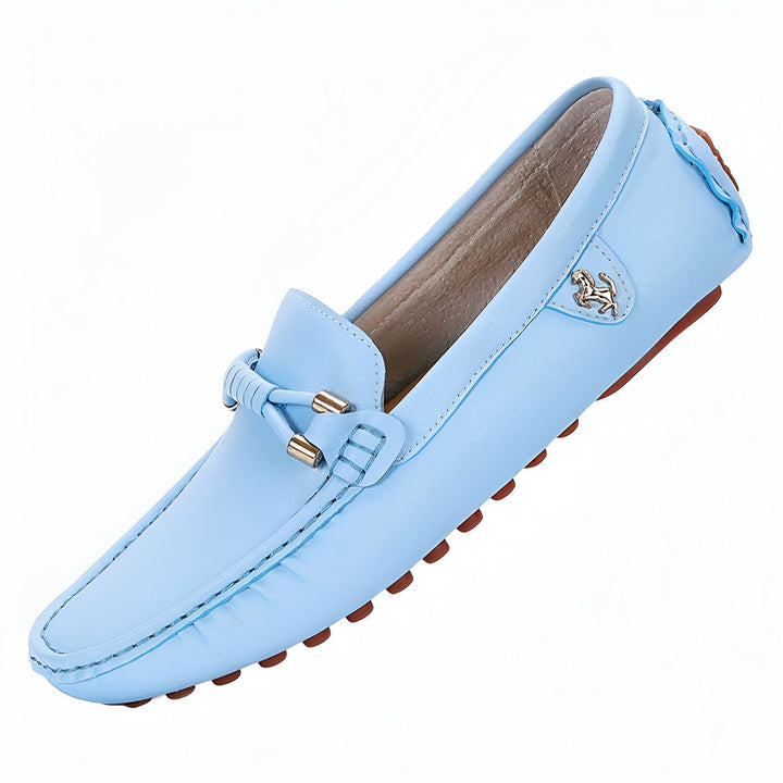 Mocassin bleu ciel pour homme avec détail décoratif sur le dessus et semelle marron. Chaussure élégante et confortable., 45286739837109,45286739869877,45286739902645,45286739935413,45286739968181,45286740000949,45286740033717,45286740066485,45286740099253,45286740132021,45286740164789,45286740197557,45286740230325,45286740263093,45286740295861,45286740328629,45286740361397,45286740394165,45286740426933,45286740459701,45286740492469,45286740525237,45286740558005,45286740590773,45286740623541,4528674065