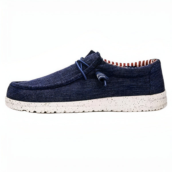 Chaussure décontractée pour homme en toile bleue. Mocassin avec lacets bleus, semelle blanche mouchetée et intérieur rayé rouge et blanc. Chaussure slip-on confortable et élégante., 45286730367157,45286730399925,45286730432693,45286730465461,45286730498229,45286730530997,45286730563765,45286730596533,45286730629301,45286730662069,45286730694837,45286730727605,45286730760373,45286730793141,45286730825909,45286730858677,45286730891445,45286730924213,45286730956981,45286730989749,45286731022517,452867