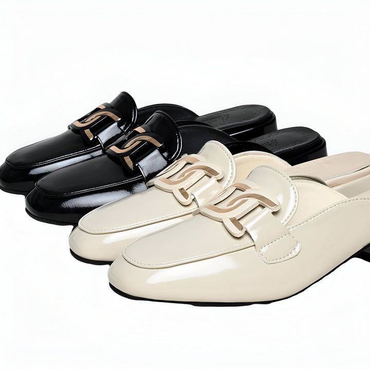 Mules vernies pour femmes, en noir et blanc crème, avec ornements dorés. Chaussures élégantes et confortables, idéales pour un look chic et décontracté. Collection de chaussures tendance., 45286907936949,45286907969717,45286908002485,45286908035253,45286908068021,45286908100789,45286908133557,45286908166325,45286908199093,45286908231861,45286908264629,45286908297397