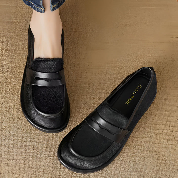 Mocassins noirs en cuir faits à la main. Chaussures plates élégantes avec détails en cuir. Mode femme, chaussures confortables et tendances., 45286620823733,45286620856501,45286620889269,45286620922037,45286620954805