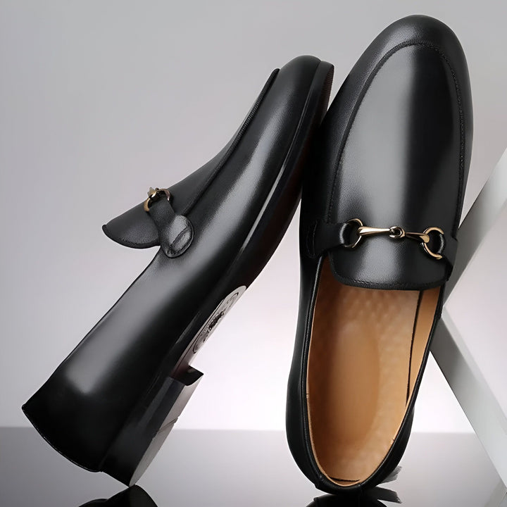 Mocassins pour hommes en cuir noir avec boucle dorée. Chaussures élégantes, confortables et de qualité. Mode masculine, accessoires de luxe., 45286696747189,45286696779957,45286696812725,45286696845493,45286696878261,45286696911029