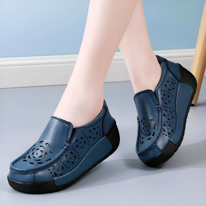 Chaussures mocassins bleues en cuir avec motifs ajourés, talon compensé noir. Élégantes et confortables, idéales pour le printemps et l'été. Mode femme, chaussures décontractées., 45286909345973,45286909378741,45286909411509,45286909444277,45286909477045,45286909509813,45286909542581,45286909575349,45286909608117,45286909640885,45286909673653,45286909706421,45286909739189,45286909771957,45286909804725,45286909837493,45286909870261,45286909903029,45286909935797,45286909968565,45286910001333,452869