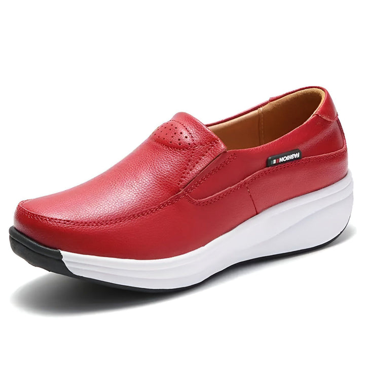 Mocassin rouge pour femmes avec semelle compensée blanche. Chaussures confortables et élégantes, idéales pour un look décontracté et tendance. Style slip-on facile à porter., 45286889062581,45286889095349,45286889128117,45286889160885,45286889193653,45286889226421,45286889259189,45286889291957,45286889324725,45286889357493,45286889390261,45286889423029,45286889455797,45286889488565,45286889521333,45286889554101,45286889586869,45286889619637,45286889652405,45286889685173,45286889717941