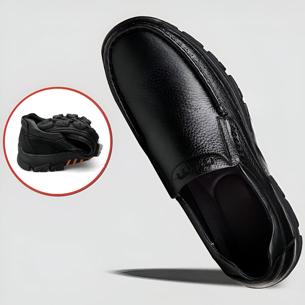 Mocassin noir pour homme, en cuir. Confortable et élégant, idéal pour un usage quotidien. Détail de la semelle flexible pliée dans un cercle., 45286897352885,45286897385653,45286897418421,45286897451189,45286897483957,45286897516725,45286897549493,45286897582261,45286897615029,45286897647797,45286897680565,45286897713333