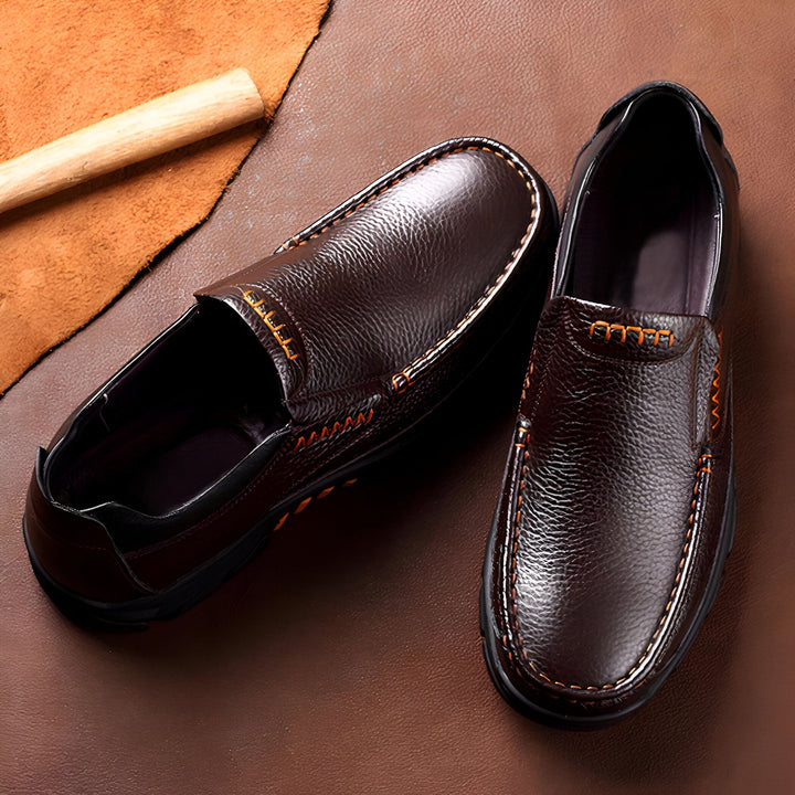 Mocassins homme en cuir marron, élégants et confortables, avec détails de couture orange. Chaussures décontractées et raffinées pour un look tendance., 45286897352885,45286897385653,45286897418421,45286897451189,45286897483957,45286897516725,45286897549493,45286897582261,45286897615029,45286897647797,45286897680565,45286897713333