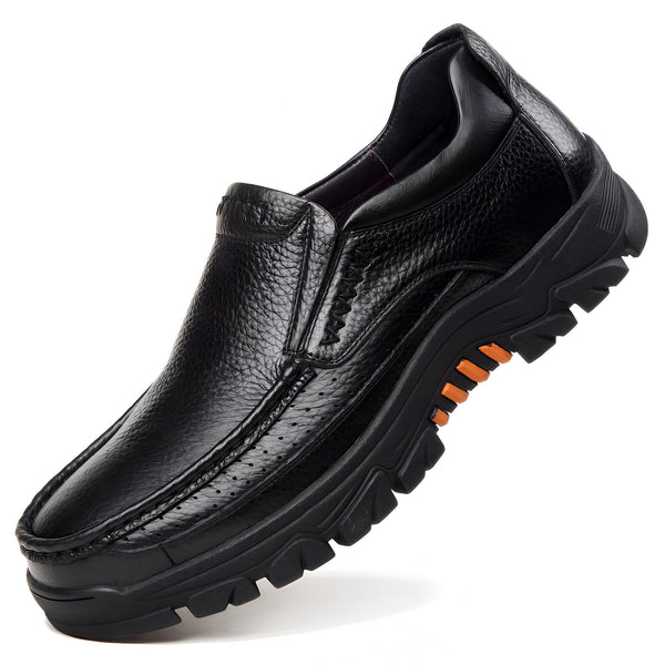 Chaussure en cuir noir pour hommes. Mocassin classique en cuir avec une semelle épaisse noire à détails orange. Style décontracté et confortable, idéal pour une tenue quotidienne., 45286897352885,45286897385653,45286897418421,45286897451189,45286897483957,45286897516725,45286897549493,45286897582261,45286897615029,45286897647797,45286897680565,45286897713333