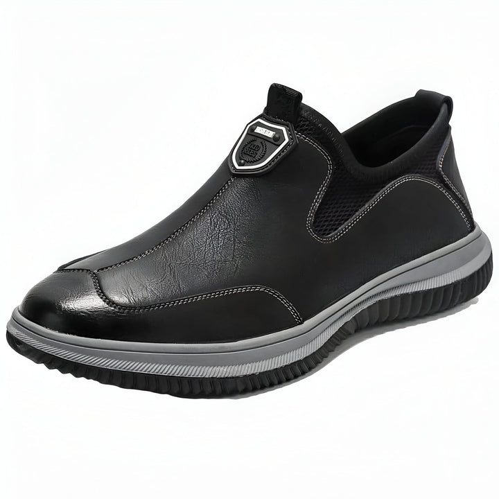 Mocassin noir pour homme avec semelle épaisse grise. Chaussure décontractée en cuir, idéale pour le quotidien., 45286931759285,45286931792053,45286931824821,45286931857589,45286931890357,45286931923125,45286931955893,45286931988661,45286932021429,45286932054197,45286932086965,45286932119733