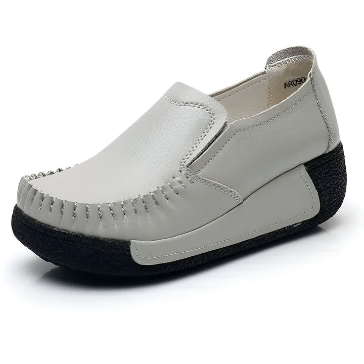 Mocassin compensé en cuir gris pour femme. Chaussure confortable à enfiler avec semelle noire épaisse. Style décontracté et élégant., 45286892896437,45286892929205,45286892961973,45286892994741,45286893027509,45286893060277,45286893093045,45286893125813,45286893158581,45286893191349,45286893224117,45286893256885,45286893289653,45286893322421,45286893355189,45286893387957,45286893420725,45286893453493,45286893486261,45286893519029,45286893551797,45286893584565,45286893617333,45286893650101,452868936