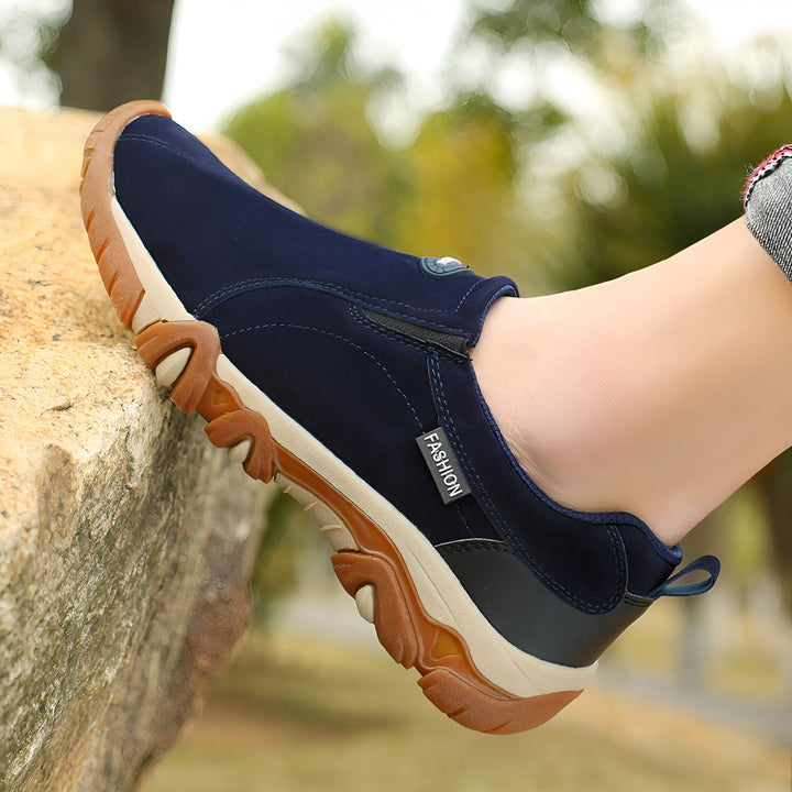 Chaussure décontractée bleu marine pour homme, style mocassin. Semelle marron robuste, inscription "Fashion". Idéale pour une promenade en nature. Confort et style., 45286926975157,45286927007925,45286927040693,45286927073461,45286927106229,45286927138997,45286927171765,45286927204533,45286927237301,45286927270069,45286927302837,45286927335605,45286927368373,45286927401141,45286927433909,45286927466677,45286927499445,45286927532213,45286927564981,45286927597749,45286927630517,45286927663285,45286927696