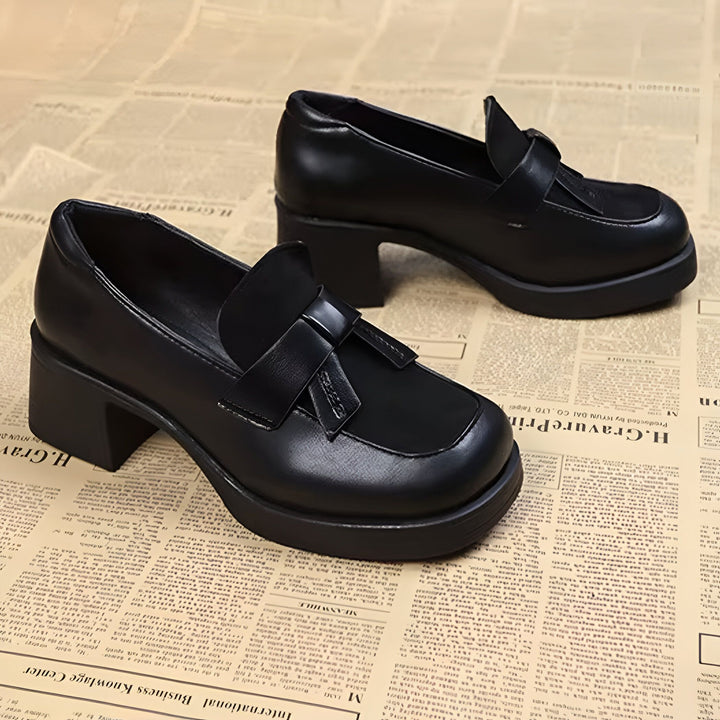 Mocassins noirs à talons épais pour femme, style collège vintage, dessus en cuir avec nœud décoratif., 45286630883509,45286630916277,45286630949045,45286630981813,45286631014581,45286631047349,45286631080117,45286631112885,45286631145653,45286631178421,45286631211189,45286631243957,45286631276725,45286631309493