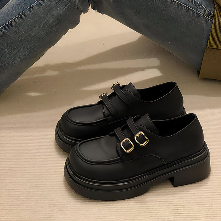 Chaussures de ville noires à semelle épaisse, détail de boucles dorées. Style tendance et moderne., 45286872547509,45286872580277,45286872613045,45286872645813,45286872678581,45286872711349,45286872744117,45286872776885,45286872809653,45286872842421,45286872875189,45286872907957