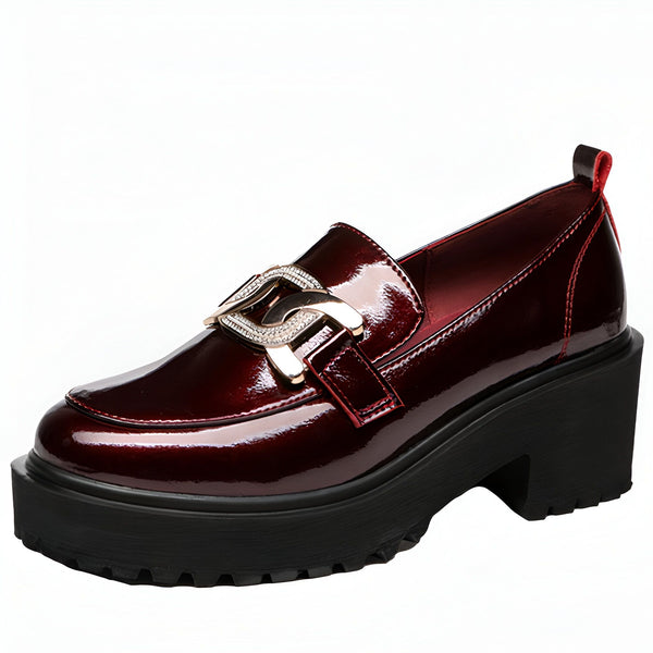 Mocassin femme bordeaux verni avec plateforme noire. Détail boucle dorée ornée de strass. Élégant et confortable., 45286835781813,45286835814581,45286835847349,45286835880117,45286835912885,45286835945653,45286835978421,45286836011189,45286836043957,45286836076725,45286836109493,45286836142261,45286836175029,45286836207797