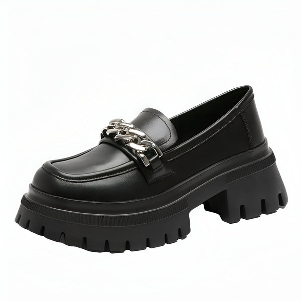 Mocassin noir à semelle compensée avec une chaîne argentée décorative. Chaussure élégante et tendance, idéale pour un look moderne et confortable. Mode femme, chaussures de ville., 45286834798773,45286834831541,45286834864309,45286834897077,45286834929845,45286834962613
