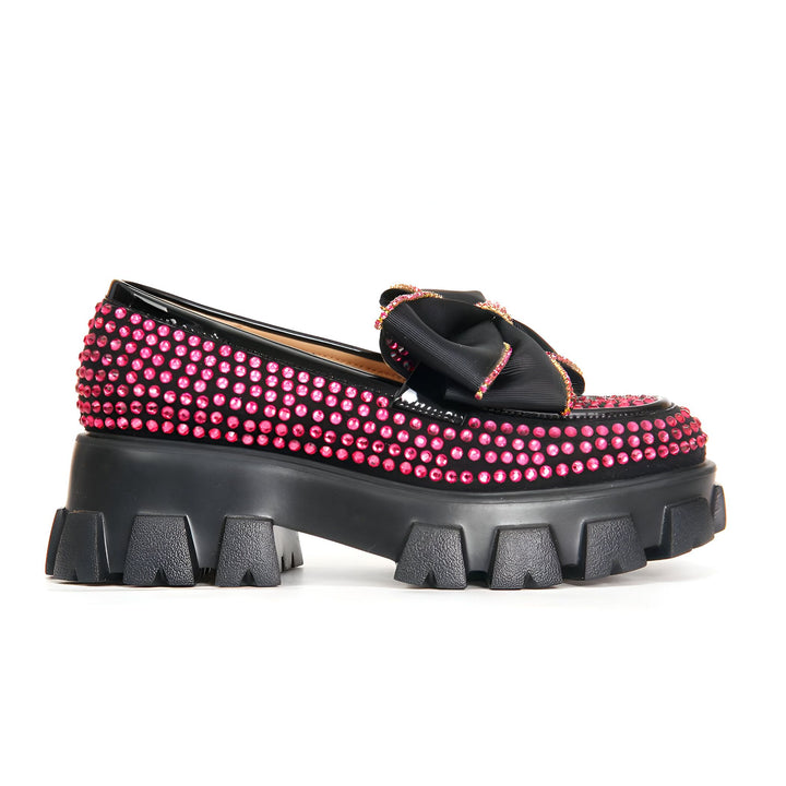Mocassin plateforme noir, orné de strass roses et d'un nœud noir décoratif. Chaussure tendance et élégante pour femme, idéale pour un look audacieux., 45286831784117,45286831816885,45286831849653,45286831882421,45286831915189,45286831947957,45286831980725