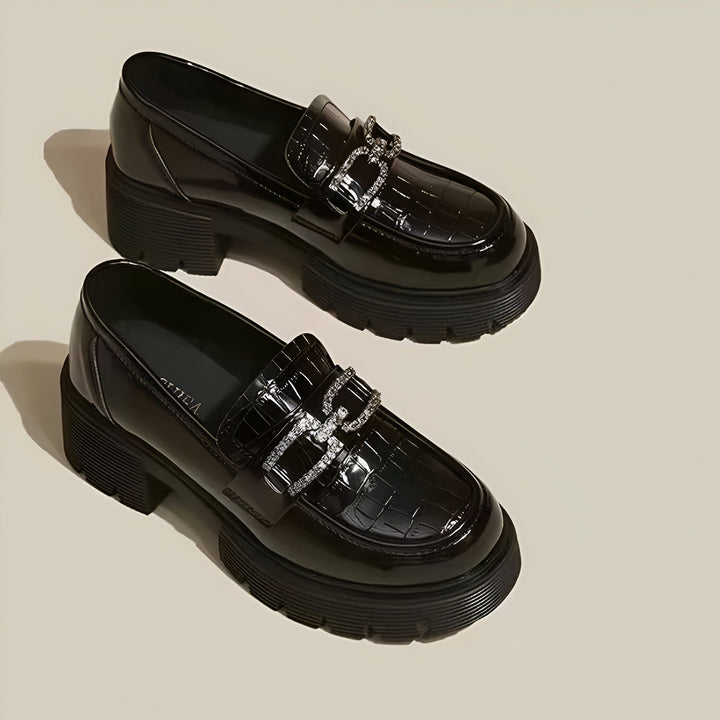 Mocassins noirs vernis à plateforme avec boucle ornée de strass. Chaussures élégantes pour femme, style preppy., 45286630228149,45286630260917,45286630293685,45286630326453,45286630359221,45286630391989,45286630424757