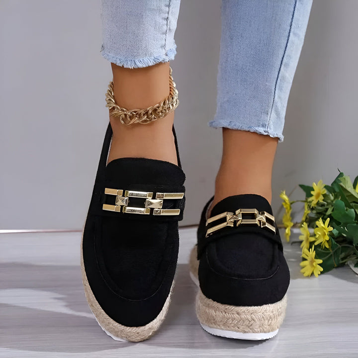 Mocassins noirs à semelle compensée en corde, ornés d'une boucle dorée. Style décontracté avec jean et chaîne de cheville dorée. Chaussures tendance, confortables et élégantes. Mode féminine., 45286719750325,45286719783093,45286719815861,45286719848629,45286719881397,45286719914165,45286719946933,45286719979701,45286720012469,45286720045237,45286720078005,45286720110773,45286720143541,45286720176309,45286720209077,45286720241845,45286720274613,45286720307381
