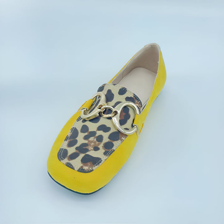Mocassin jaune avec imprimé léopard et boucle dorée. Chaussure plate élégante et confortable, idéale pour une tenue décontractée chic. Mode féminine, accessoires de style., 45286828507317,45286828540085,45286828572853,45286828605621,45286828638389,45286828671157,45286828703925,45286828736693,45286828769461,45286828802229