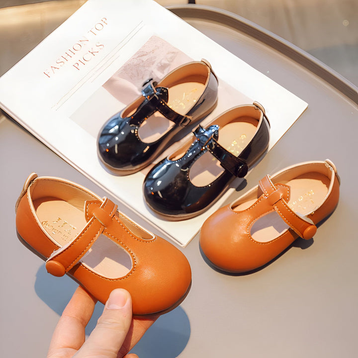 Chaussures Mary Jane pour enfants en cuir verni noir et marron. Mode enfantine, chaussures élégantes pour filles. Collection de chaussures pour enfants, idées cadeaux., 45287037894837,45287037927605,45287037960373,45287037993141,45287038025909,45287038058677,45287038091445,45287038124213,45287038156981,45287038189749,45287038222517,45287038255285,45287038288053,45287038320821,45287038353589,45287038386357,45287038419125,45287038451893,45287038484661,45287038517429