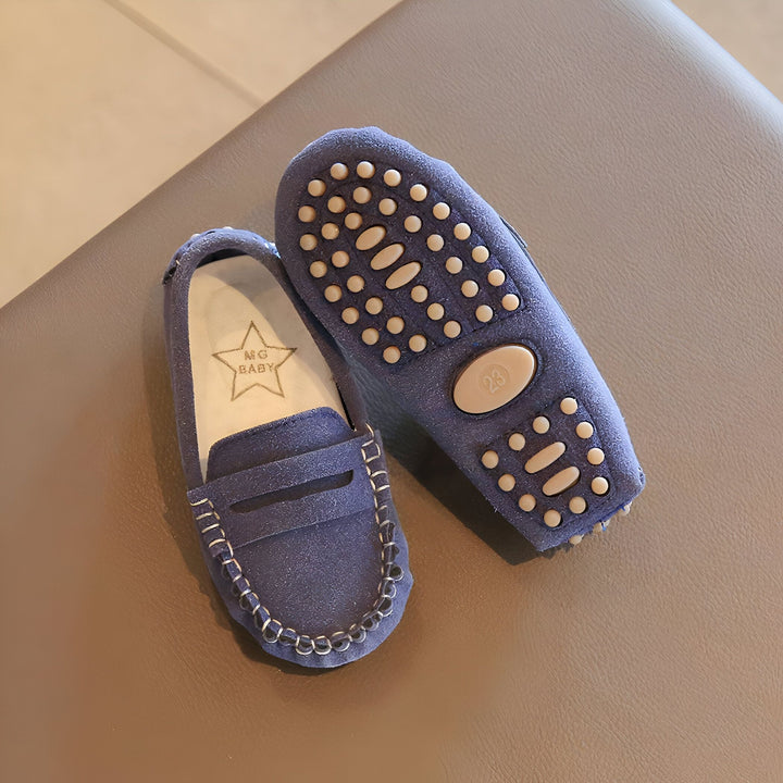 Mocassins bleus pour bébé, semelle antidérapante. Chaussures confortables et élégantes pour les premiers pas. Mode enfantine., 45286765002933,45286765035701,45286765068469,45286765101237,45286765134005,45286765166773,45286765199541,45286765232309,45286765265077,45286765297845,45286765330613,45286765363381,45286765396149,45286765428917,45286765461685,45286765494453,45286765527221,45286765559989,45286765592757,45286765625525,45286765658293,45286765691061,45286765723829,45286765756597,45286765789365,452