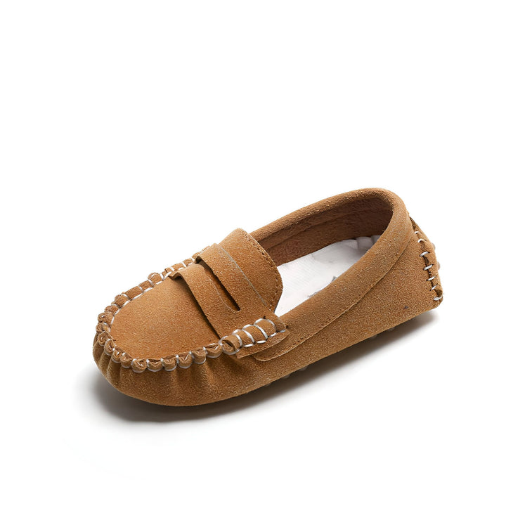 Mocassin pour enfant en daim marron clair avec couture blanche. Chaussure bébé confortable et élégante., 45286765002933,45286765035701,45286765068469,45286765101237,45286765134005,45286765166773,45286765199541,45286765232309,45286765265077,45286765297845,45286765330613,45286765363381,45286765396149,45286765428917,45286765461685,45286765494453,45286765527221,45286765559989,45286765592757,45286765625525,45286765658293,45286765691061,45286765723829,45286765756597,45286765789365,45286765822133,45286765854
