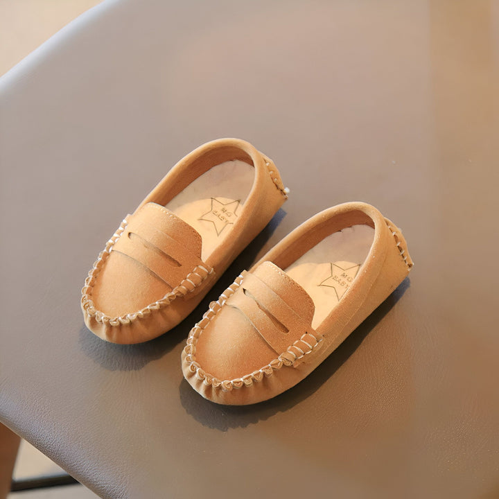 Mocassins beige pour bébé, chaussures confortables et élégantes pour les petits. Mode enfantine, accessoires pour bébés, chaussures de marche., 45286765002933,45286765035701,45286765068469,45286765101237,45286765134005,45286765166773,45286765199541,45286765232309,45286765265077,45286765297845,45286765330613,45286765363381,45286765396149,45286765428917,45286765461685,45286765494453,45286765527221,45286765559989,45286765592757,45286765625525,45286765658293,45286765691061,45286765723829,45286765756597,