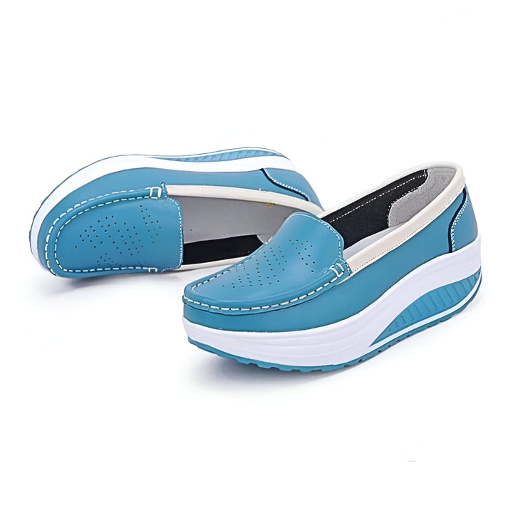 Paire de mocassins compensés bleu turquoise et blancs. Chaussures décontractées à enfiler pour femmes. Style moderne et confortable., 45286728630453,45286728663221,45286728695989,45286728728757,45286728761525,45286728794293,45286728827061,45286728859829,45286728892597,45286728925365,45286728958133,45286728990901,45286729023669,45286729056437,45286729089205,45286729121973,45286729154741,45286729187509,45286729220277,45286729253045,45286729285813,45286729318581,45286729351349,45286729384117,452867294168