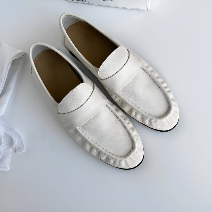 Mocassins blancs en cuir pour femme, élégants et confortables. Chaussures décontractées parfaites pour un look tendance., 45286895485109,45286895517877,45286895550645,45286895583413,45286895616181,45286895648949,45286895681717,45286895714485,45286895747253,45286895780021,45286895812789,45286895845557,45286895878325,45286895911093,45286895943861,45286895976629,45286896009397,45286896042165