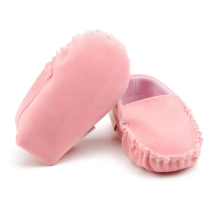 Chaussons pour bébé roses en daim, mocassins souples avec détails froncés. Chaussures mignonnes et confortables pour les premiers pas, parfaites pour les petites filles. Mode infantile, accessoires nouveau-né., 45287089242293,45287089275061,45287089307829,45287089340597,45287089373365,45287089406133,45287089438901,45287089471669,45287089504437,45287089537205,45287089569973,45287089602741,45287089635509,45287089668277,45287089701045,45287089733813,45287089766581,45287089799349