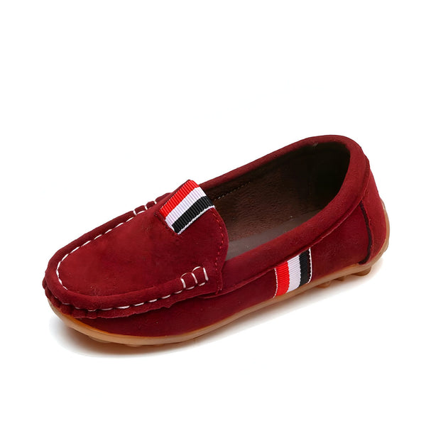 Mocassin rouge en daim pour femme ou enfant, avec bande tricolore rouge, blanche et noire. Chaussure décontractée et confortable, idéale pour l'été. Semelle plate marron clair., 45287119388853,45287119421621,45287119454389,45287119487157,45287119519925,45287119552693,45287119585461,45287119618229,45287119650997,45287119683765,45287119716533,45287119749301,45287119782069,45287119814837,45287119847605,45287119880373,45287119913141,45287119945909,45287119978677,45287120011445,45287120044213,452871200769