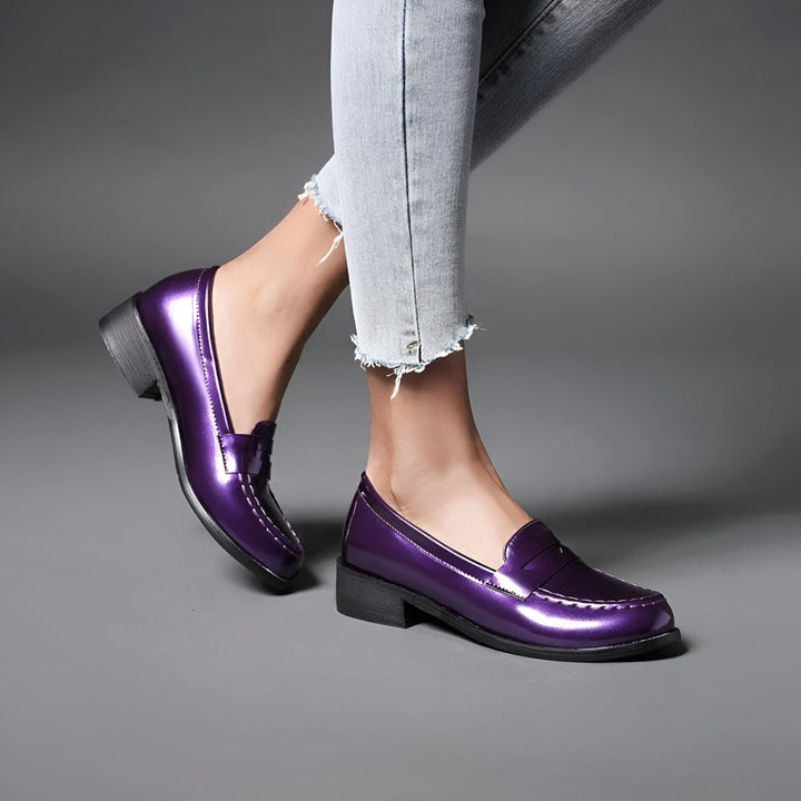 Mocassins vernis violets portés avec un jean, style élégant et tendance, chaussures pour femmes, mode contemporaine., 45286636781749,45286636814517,45286636847285,45286636880053,45286636912821,45286636945589,45286636978357,45286637011125,45286637043893,45286637076661,45286637109429,45286637142197,45286637174965,45286637207733,45286637240501,45286637273269,45286637306037,45286637338805,45286637371573,45286637404341,45286637437109,45286637469877,45286637502645,45286637535413